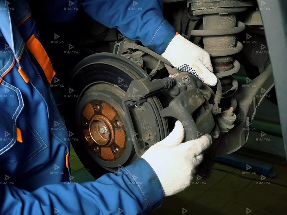 Замена тормозных колодок Mitsubishi Grandis в Санкт-Петербурге
