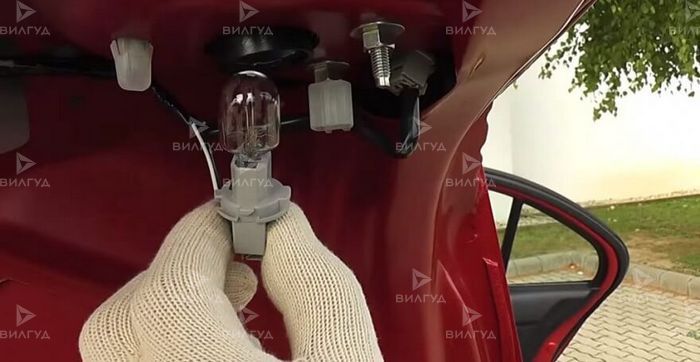 Замена лампы стоп сигнала Volkswagen Phaeton в Санкт-Петербурге