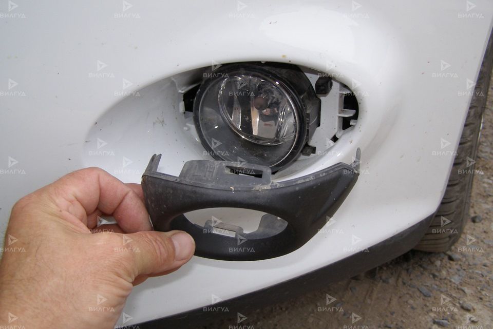 Замена противотуманок Toyota Prius в Санкт-Петербурге Замена противотуманок Toyota Prius в Санкт-Петербурге