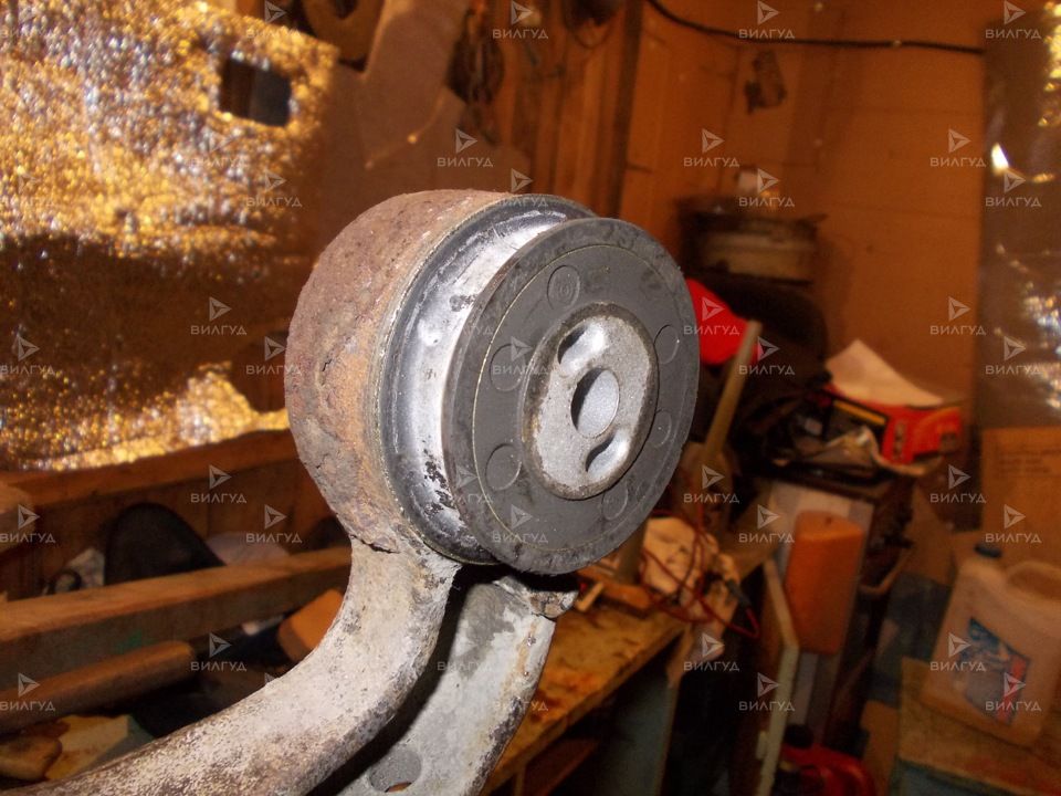 Замена сайлентблоков продольных рычагов KIA в Санкт-Петербурге Замена сайлентблоков продольных рычагов KIA в Санкт-Петербурге